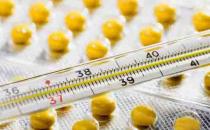 老人发烧吃退烧药？物理降温是首选