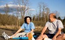 老人这样做！越活越年轻