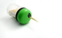 使用牙签有危害 饭后剔牙至少有四大危害