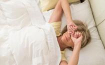 老人夜间小腿抽筋的应对方法