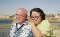 老人这样做！越活越年轻