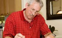 老人吃鱼油？对延缓大脑衰老用处小