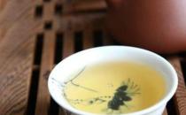 老人喝好三杯水 远离疾病保健康