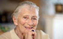 老人食用钙越多越易得眼部黄斑病