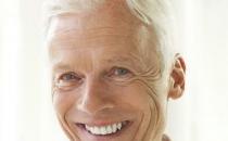 老人这样做 80岁也有一口好牙