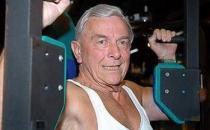 哪些危险度高的动作老年人避免做