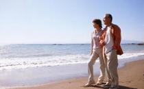 老人散步的好处与要点