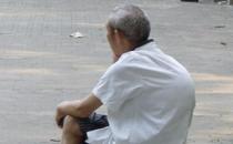 老人的驼背矫正方式