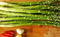 冬天老人控制血压吃莴笋