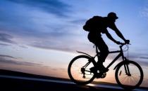 缓解老年人腰痛，快走慢跑