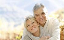 老人经常搓腿可以预防摔倒