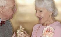 老人做哪些动作防中风