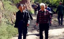 老人登山6样物品不能忘