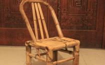 老人久坐沙发危害大 竹椅木椅最好