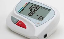 老人选购血压计的小窍门