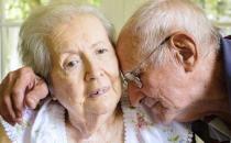 老年人规律生活锻炼大脑预防痴呆