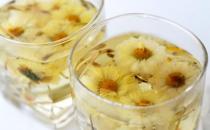 上班族养肝明目 喝枸杞菊花茶