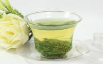 久坐电脑前喝这些茶可缓解视力疲劳