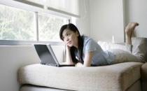 睡觉前玩电脑 身体危害真不少