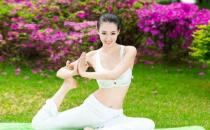 健身工作两不误 做全能美女