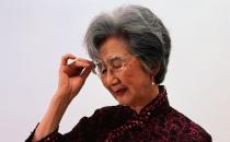 戴老花镜有讲究 注意避开四误区