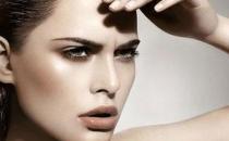 电脑族不注意用眼卫生损害视力