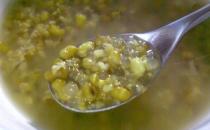 六类人选择绿豆汤解暑要慎重