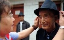 冬季戴帽好比暖瓶加塞 老人冬季戴帽好处多