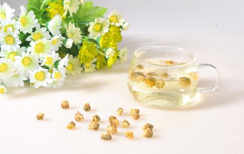 上班族用眼疲劳了怎么办? 多喝菊花茶能明目