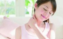 4个动作助上班族预防颈椎病