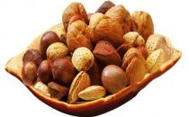 坚果有益但要控制量 过年少吃七种零食