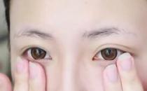 别怪眼霜没效果 你的方法没用对