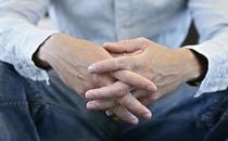 男人冬季手部护理