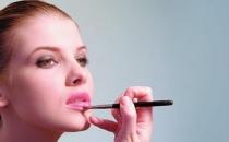 咬唇妆怎么化 一只渐变唇膏轻松搞定