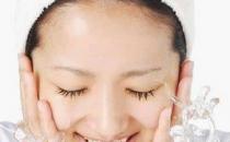 巧用白醋洗脸让晒黑肌肤迅速白回来