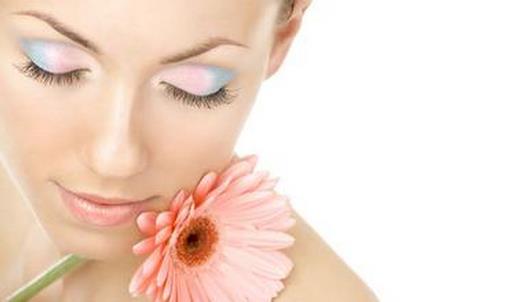 分析女性敷面膜的步骤