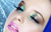 如何化妆才能让圆脸更小巧