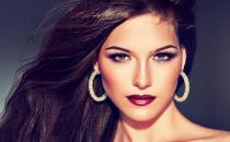 如何护理头发摆脱干枯毛躁