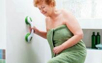 天冷老人易跌倒 浴室滑倒最严重