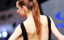 三招让你练就性感双肩