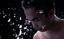 男性电脑族如何护肤？绿茶来拯救