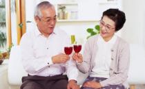每天一杯酒可延缓老年痴呆