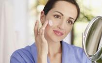 长痘无光泽 2招应对生理期肌肤问题