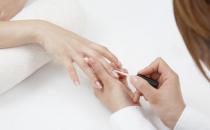 家中怎样制作纯色指甲油