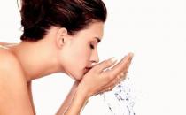 聪明人这样洗脸没皱纹