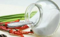 巧用食盐可美白祛斑清除老化角质