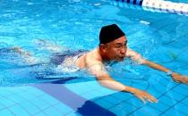 老人学游泳要注意12件事