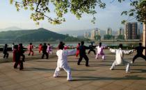 老人每天这样转一转能长寿