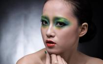 美眉化妆必学：眼部化妆技巧有哪些