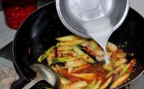 怎样勾芡才能让菜肴更加色香味美？